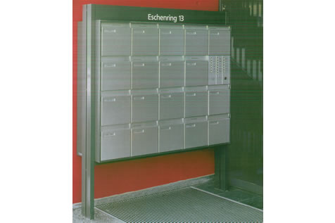 Briefkasten mit Sonnerieplatte